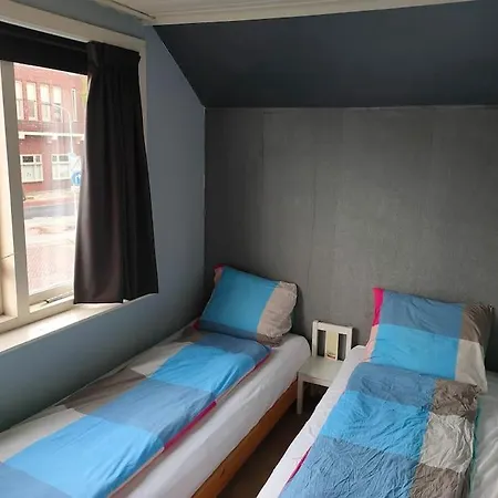 House With Garden In The Center Close To The Sea And Amsterdam